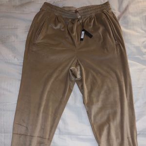SKIMS Track Suit Velour Pant in HONEY